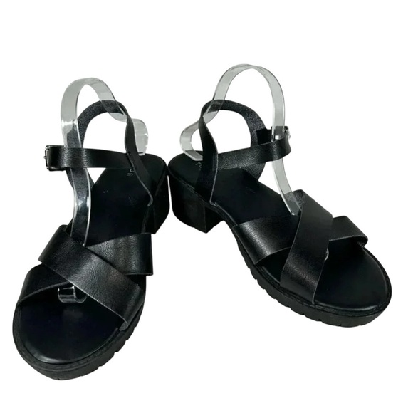 Torrid Size 9.5 WW Lug Heel Sandals Black Faux Leather - Picture 3 of 8